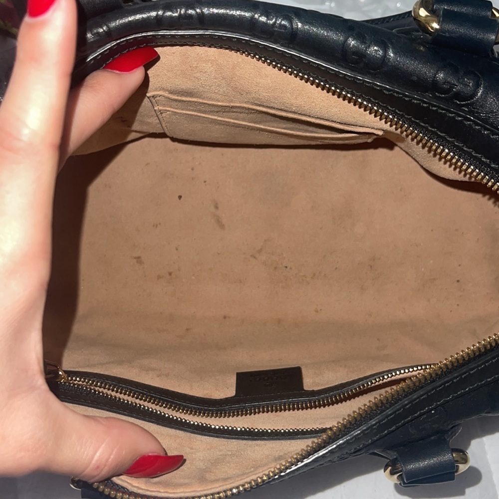 Gucci Embossed HandBag - Picture 4 of 4